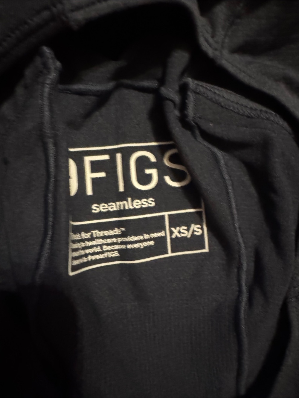 FIGS Women's Seamless Hijab in Navy - Picture 2 of 3